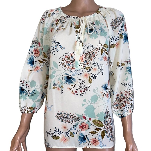 DR 2 cream and floral print 3/4 sleeve tassel tie neckline SZ SM Lightweight top - Picture 3 of 10